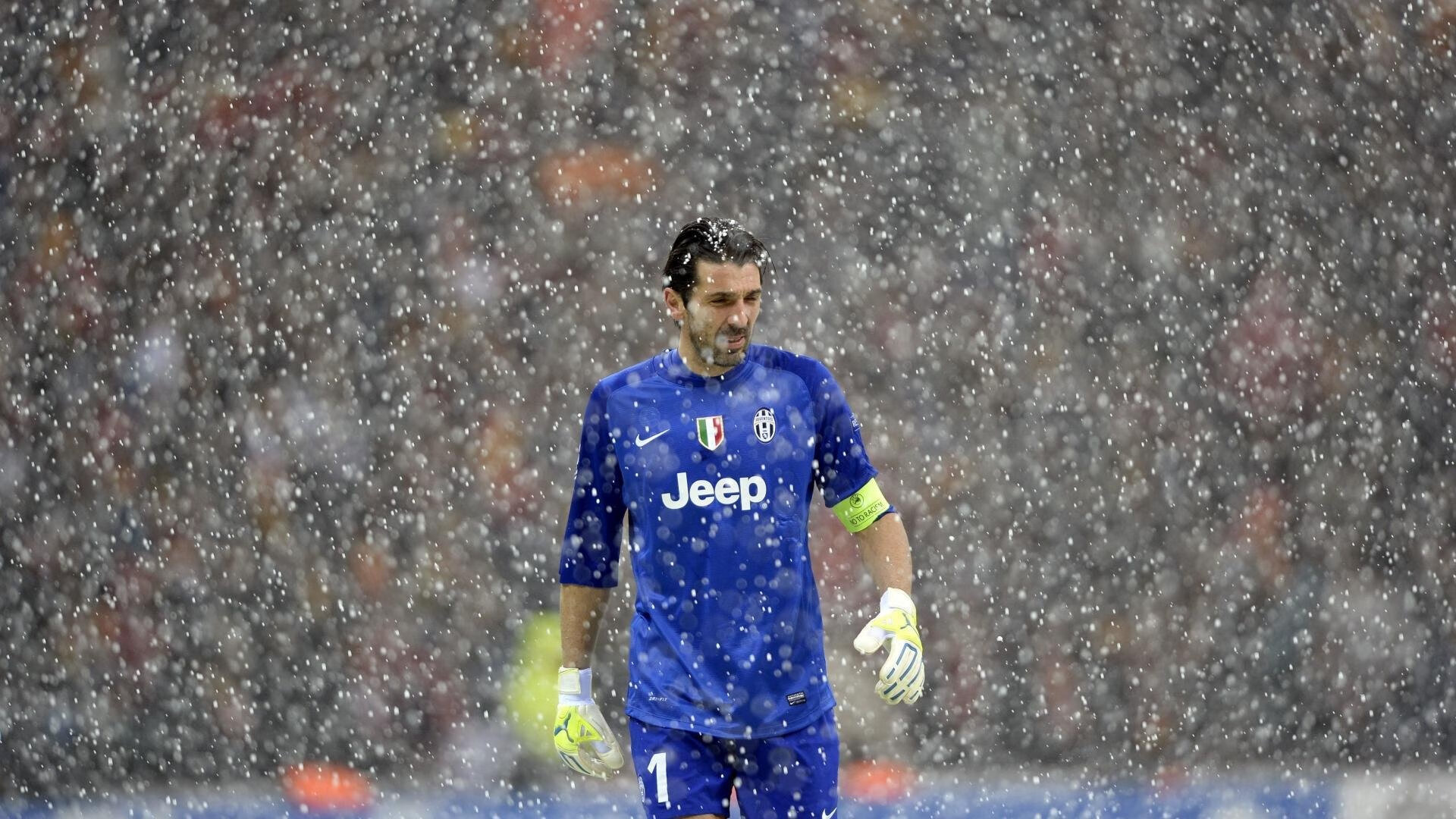 乐鱼体育登录-巴黎圣日耳曼吸引全球关注度创新高，巴黎圣日耳曼全员合照