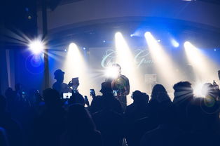 乐鱼体育app-C罗与粉丝互动现场热情高涨，c罗与队友