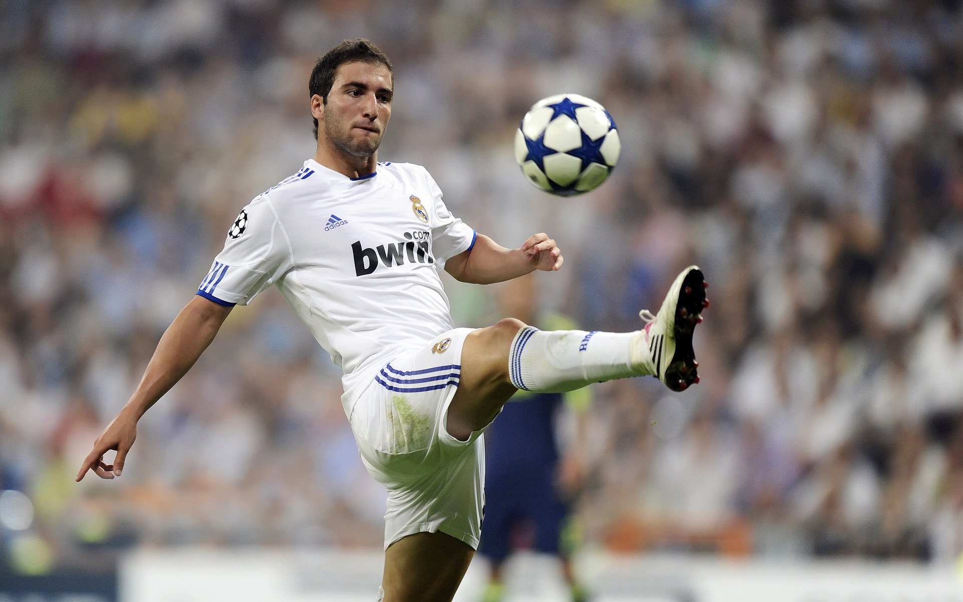 世界杯逆转传奇:英雄瞬间震撼全场!,世界杯首场逆转