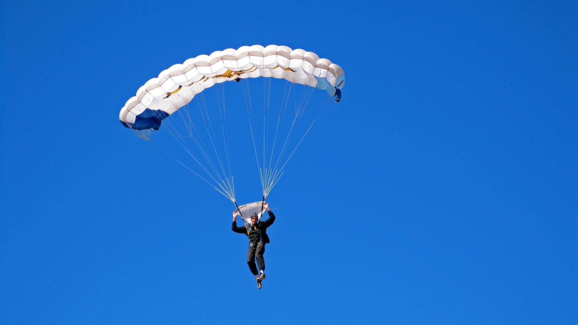 乐鱼体育在线网站-安东·李恩：精准的视野和传球让他成为全黑队的进攻指挥官，安东里尼